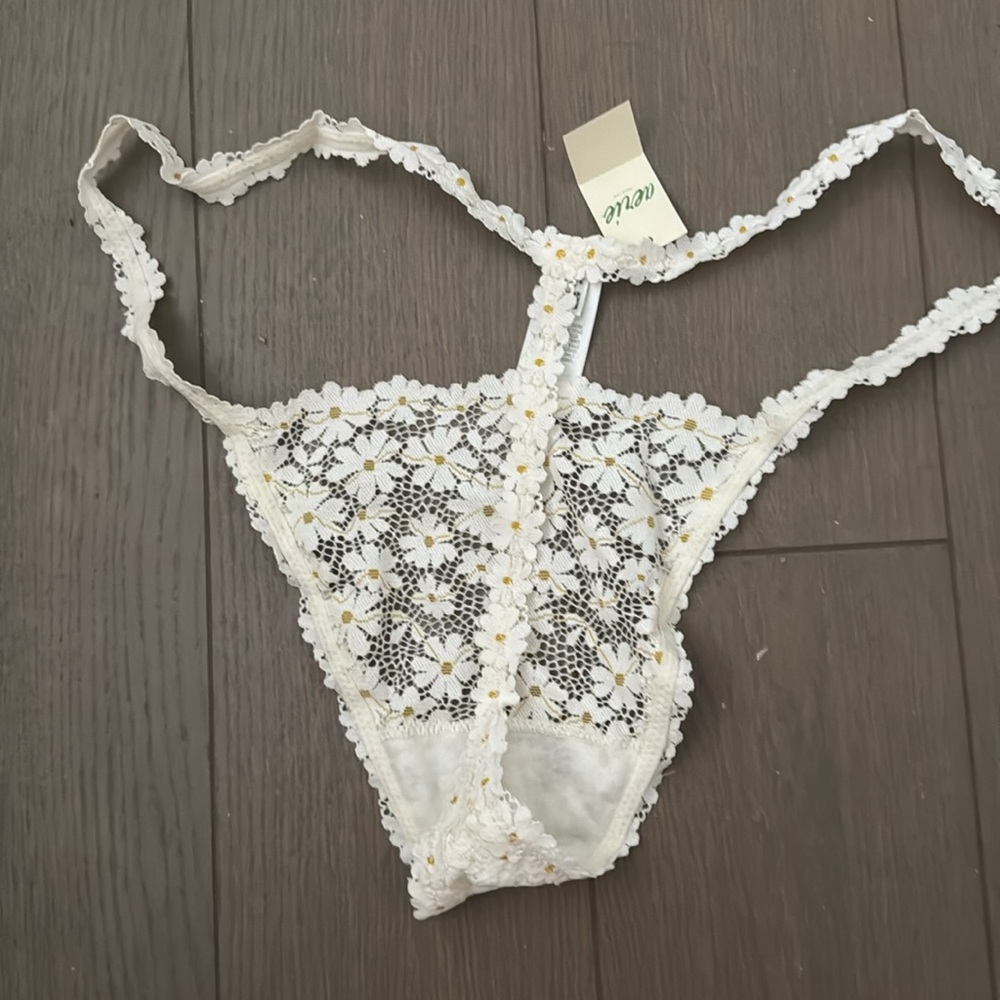 Never Worn Aerie Daisy Thong - Picture 5 of 5